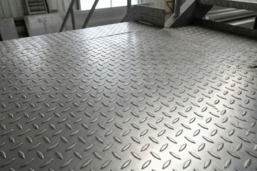 Blacha ryflowana nierdzewna – bezpieczeństwo w parze z trwałością