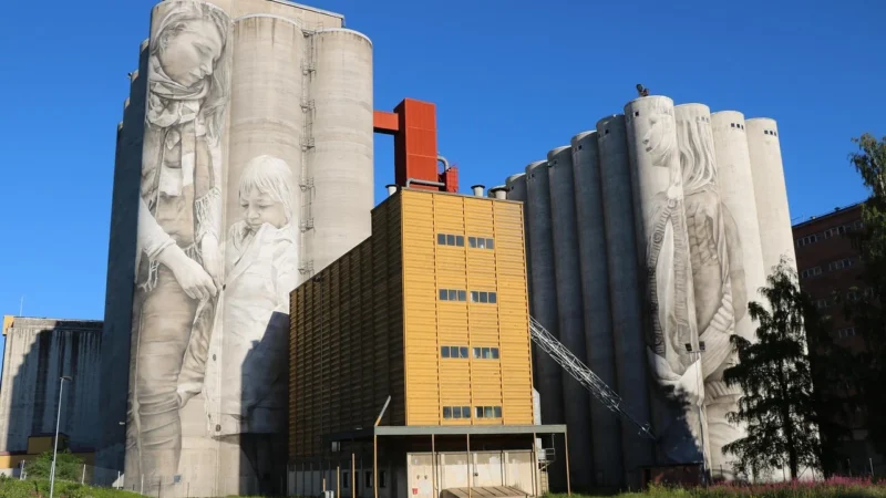 ARTGEIST FOTOTAPETA – WYSŁUŻONA BAROKOWA TAPETA