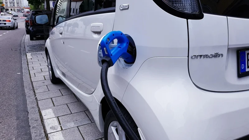 Inteligentne domy a zrównoważony transport: rewolucja w elektrotechnice