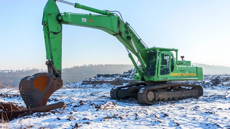 Jak dobrać odpowiedni młot udarowy do koparko-ładowarki JCB?
