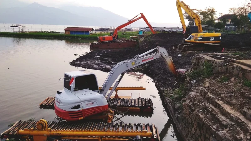 Jak przesunąć ramię koparki JCB 3CX: Praktyczny poradnik.