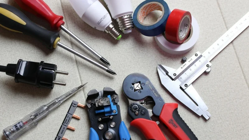 KS TOOLS ZESTAW 128 NARZĘDZI DLA ELEKTRYKA, 4042146679739